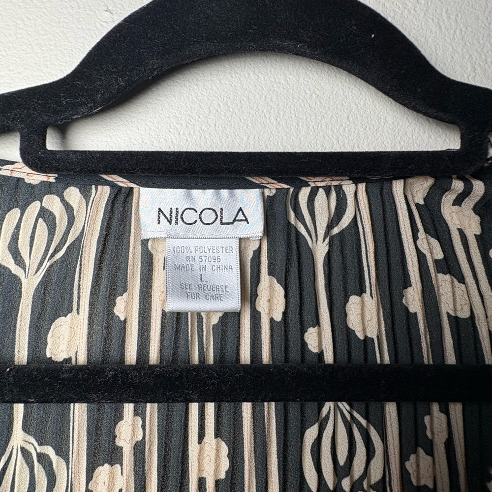 Nicola Women's Blouse w/ Bell Sleeves Black and cream Size L - Picture 4 of 5